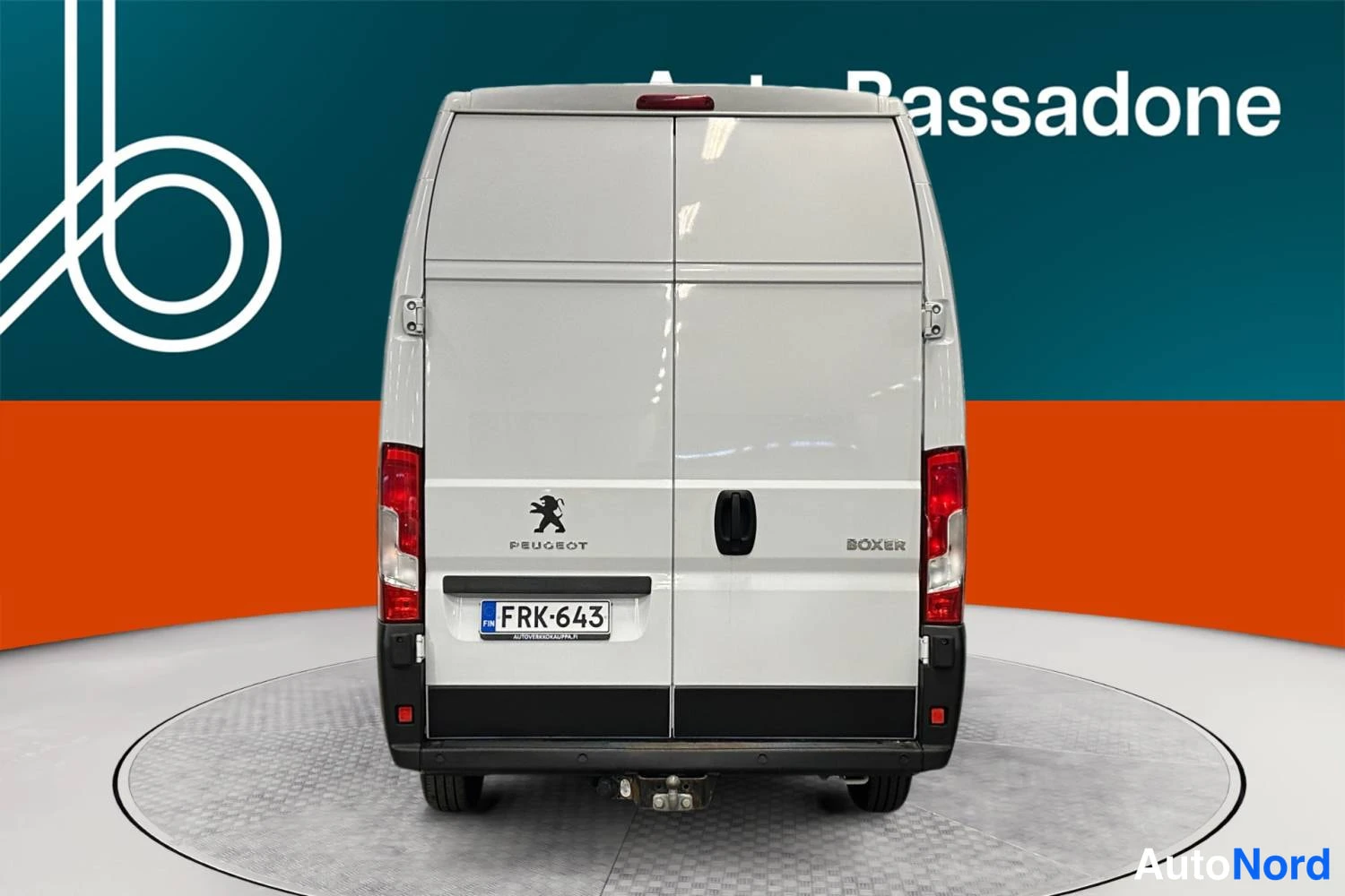 Valkoinen Peugeot Boxer 2023, takaa, kuva 9