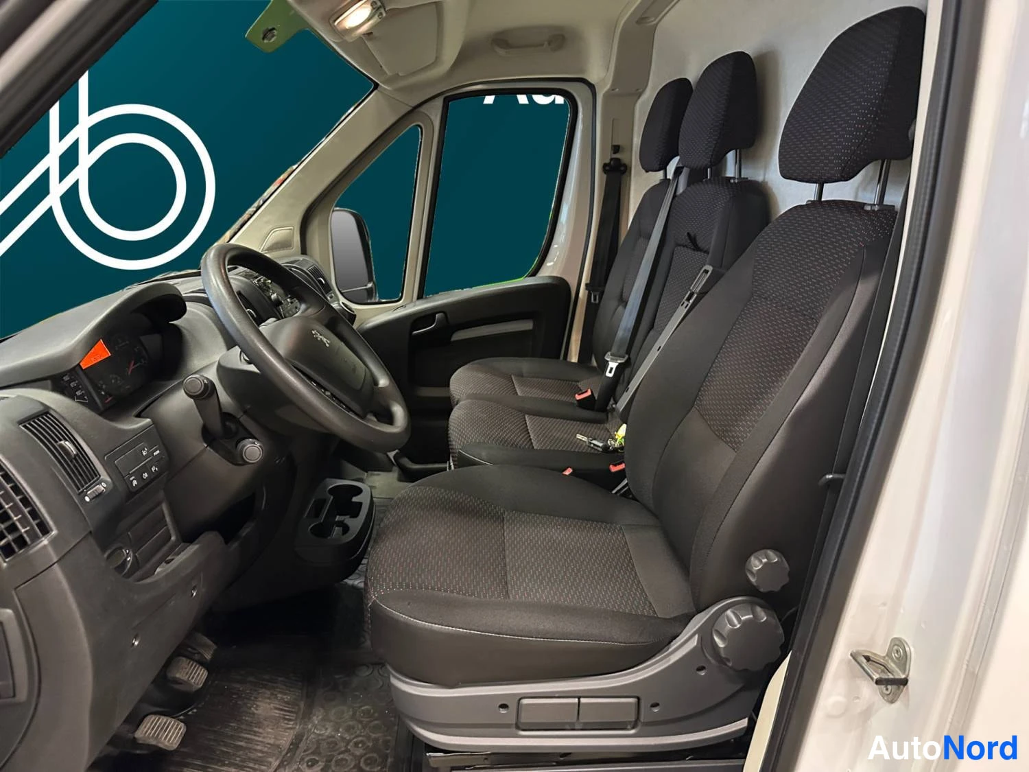 Valkoinen Peugeot Boxer 2023, kuva 11