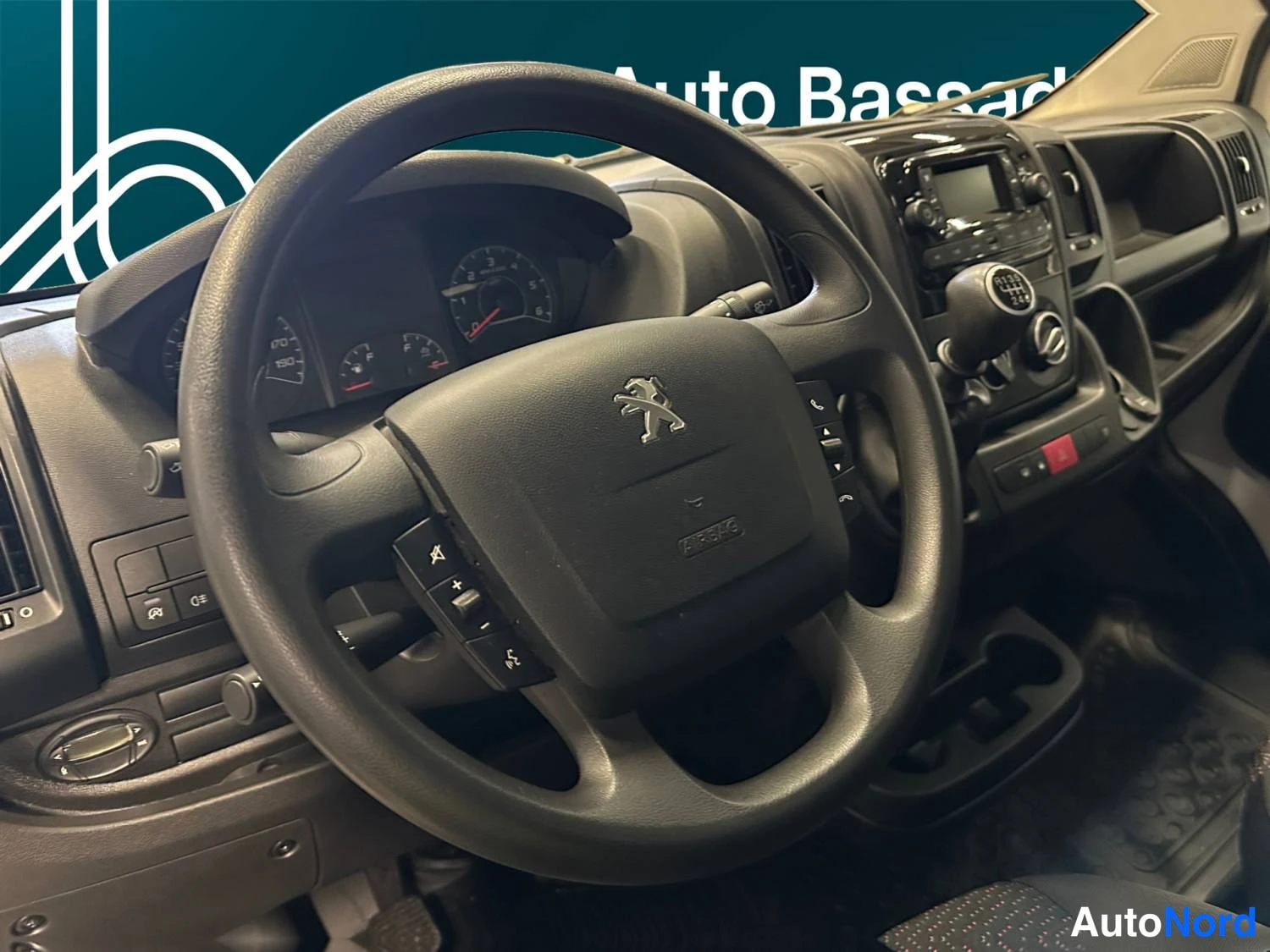 Valkoinen Peugeot Boxer 2023, kuva 14