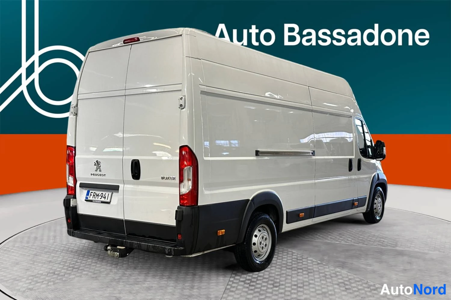 Valkoinen Peugeot Boxer 2023, takaviisto, kuva 7