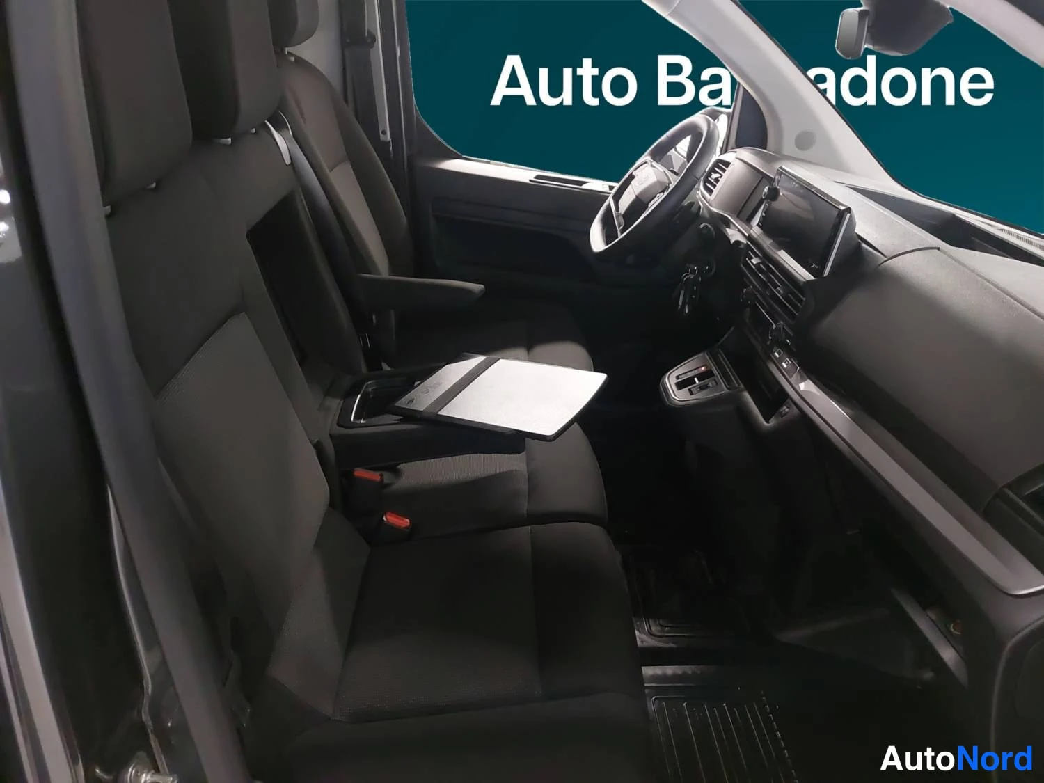 Harmaa Toyota Proace 2025, kuva 21