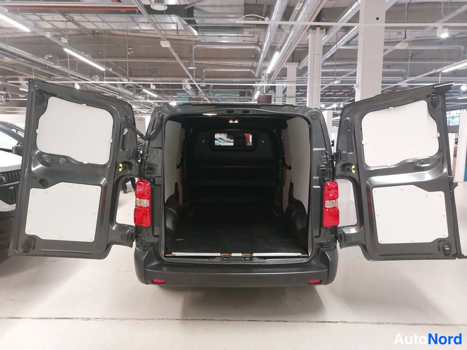 Harmaa Toyota Proace 2025, takaa, kuva 9