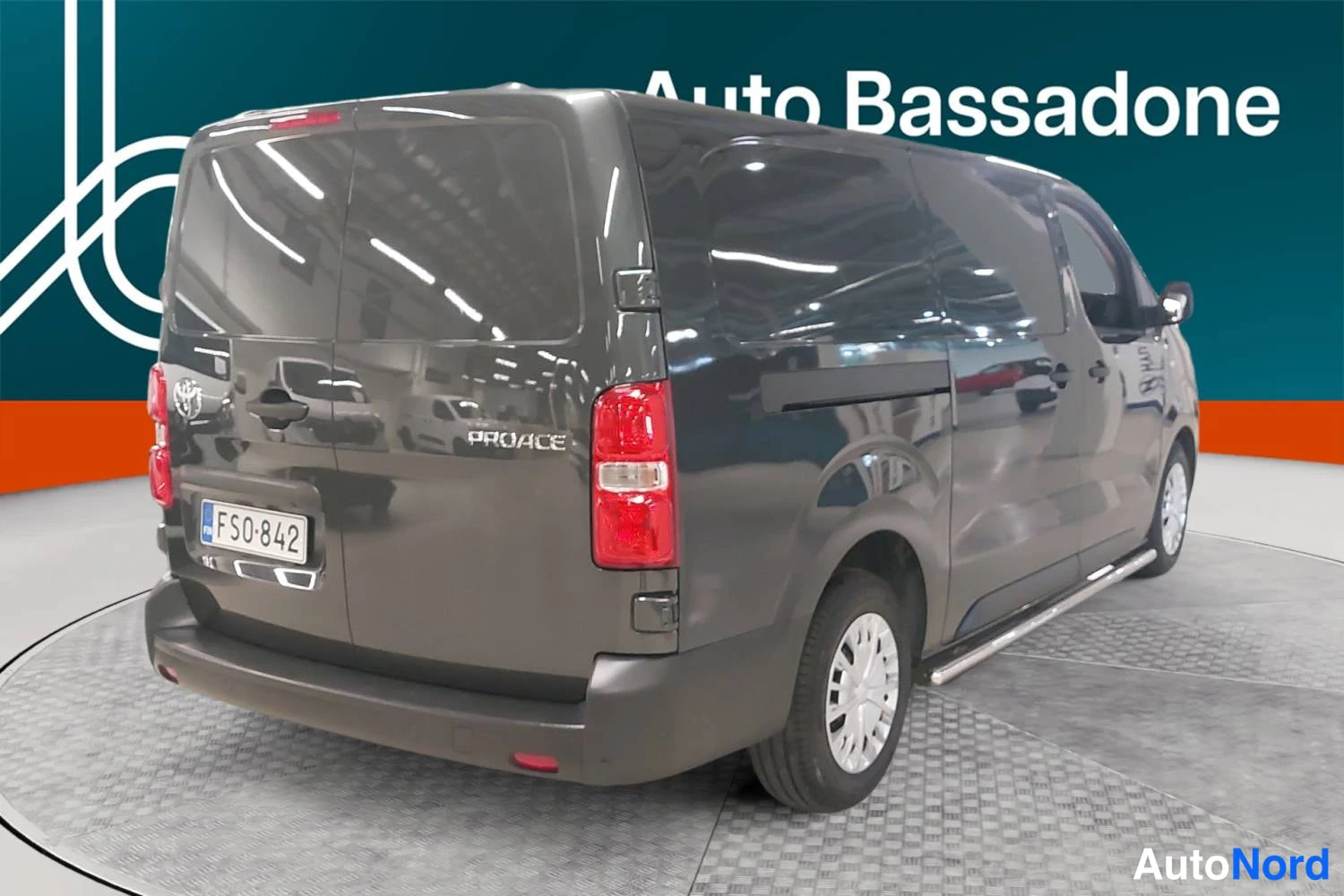 Harmaa Toyota Proace 2025, takaviisto, kuva 6