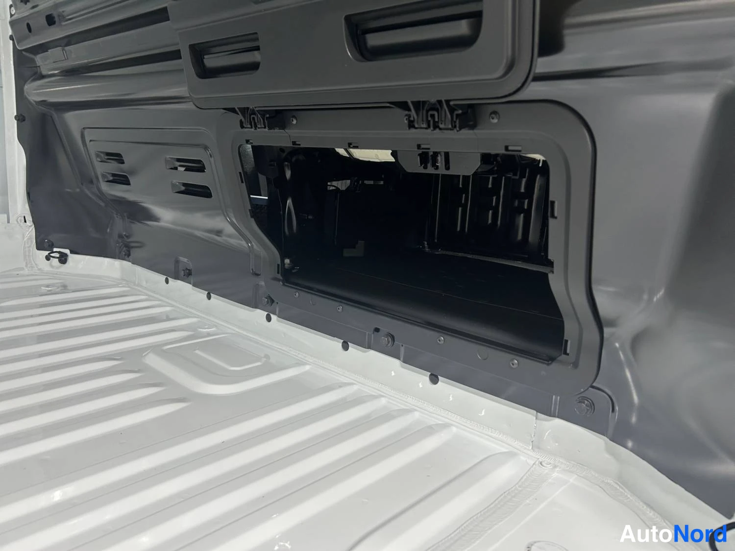 White Renault Trafic 2026, photo 13