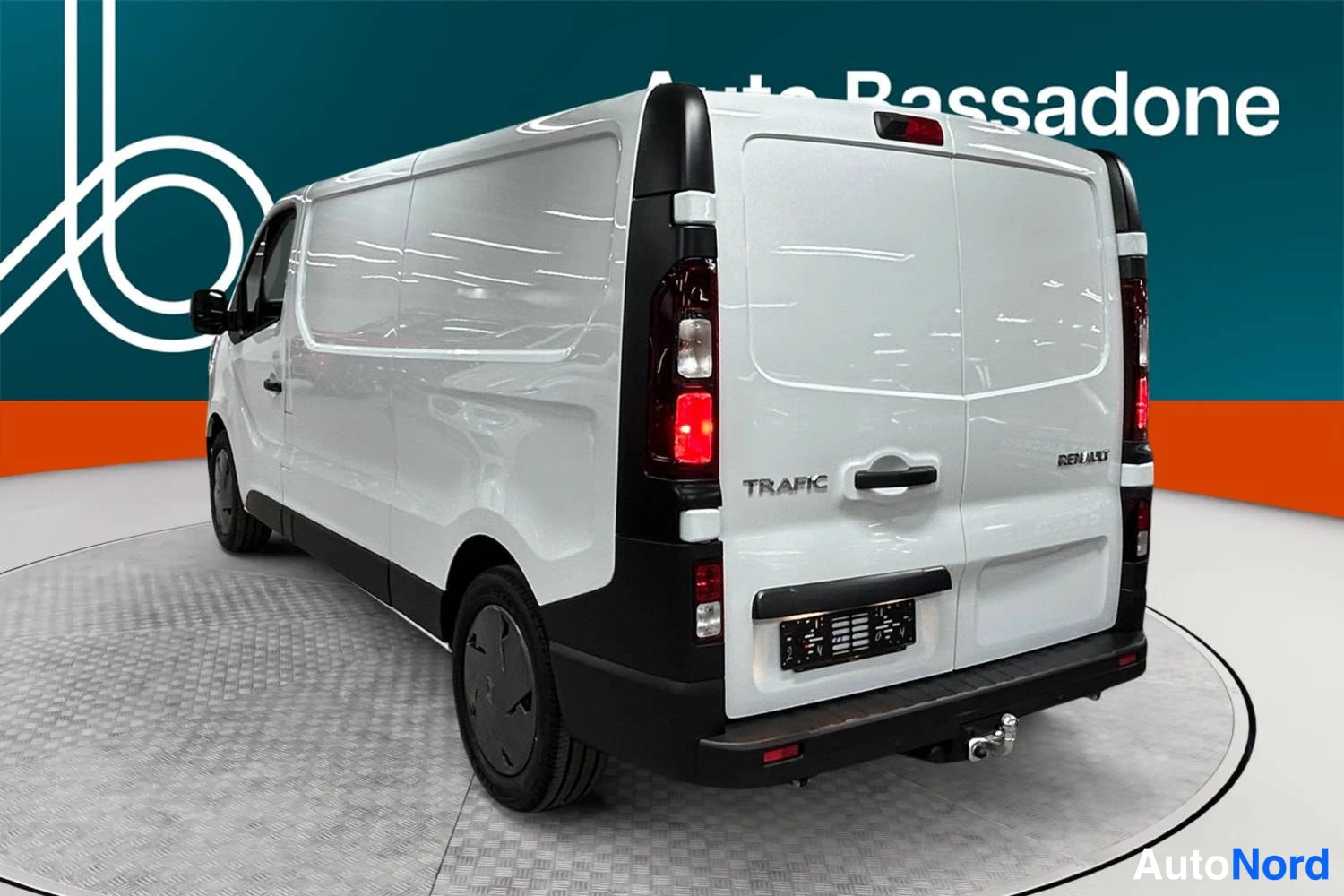 White Renault Trafic 2026, rear three-quarter, photo 6