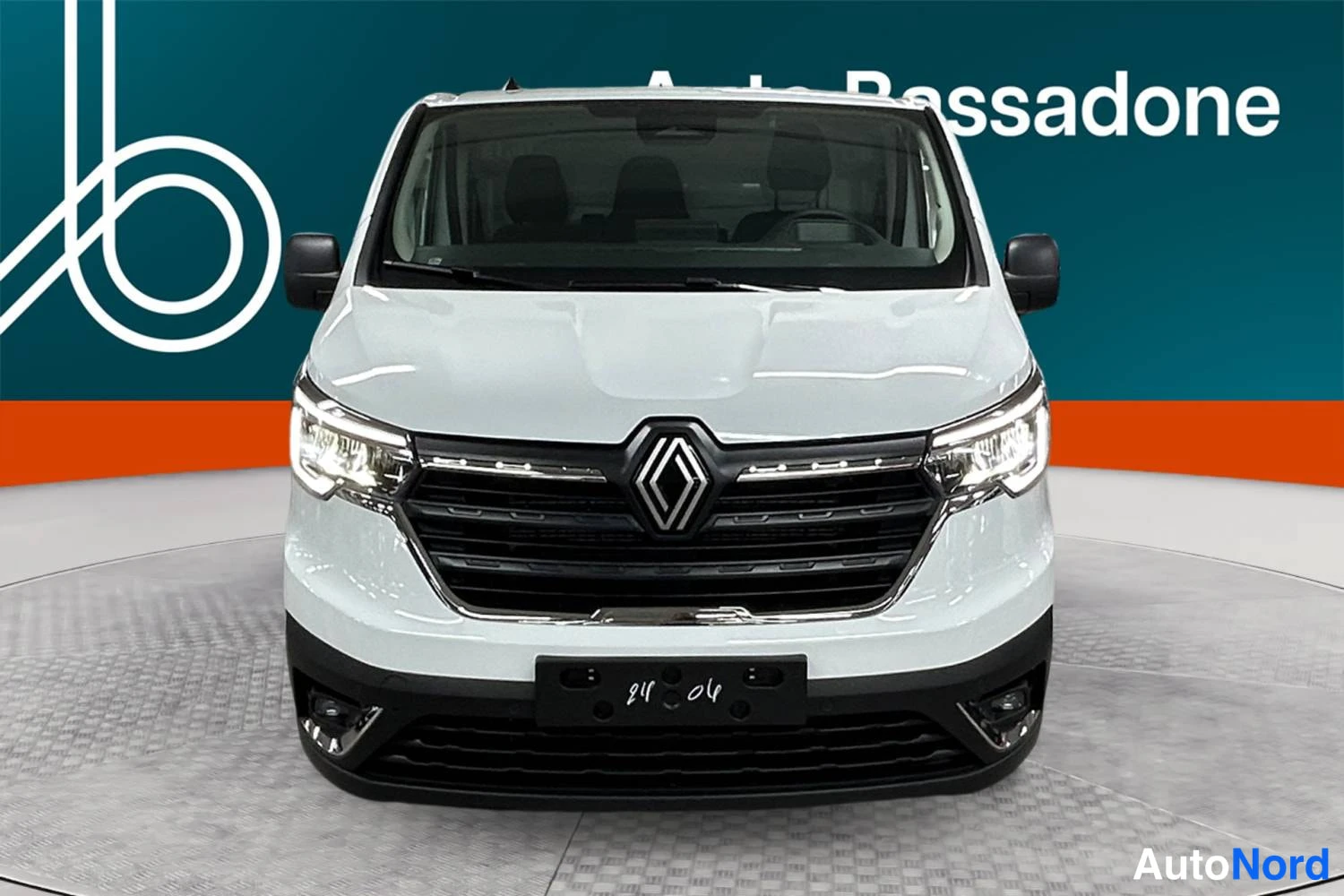 White Renault Trafic 2026, front, photo 5