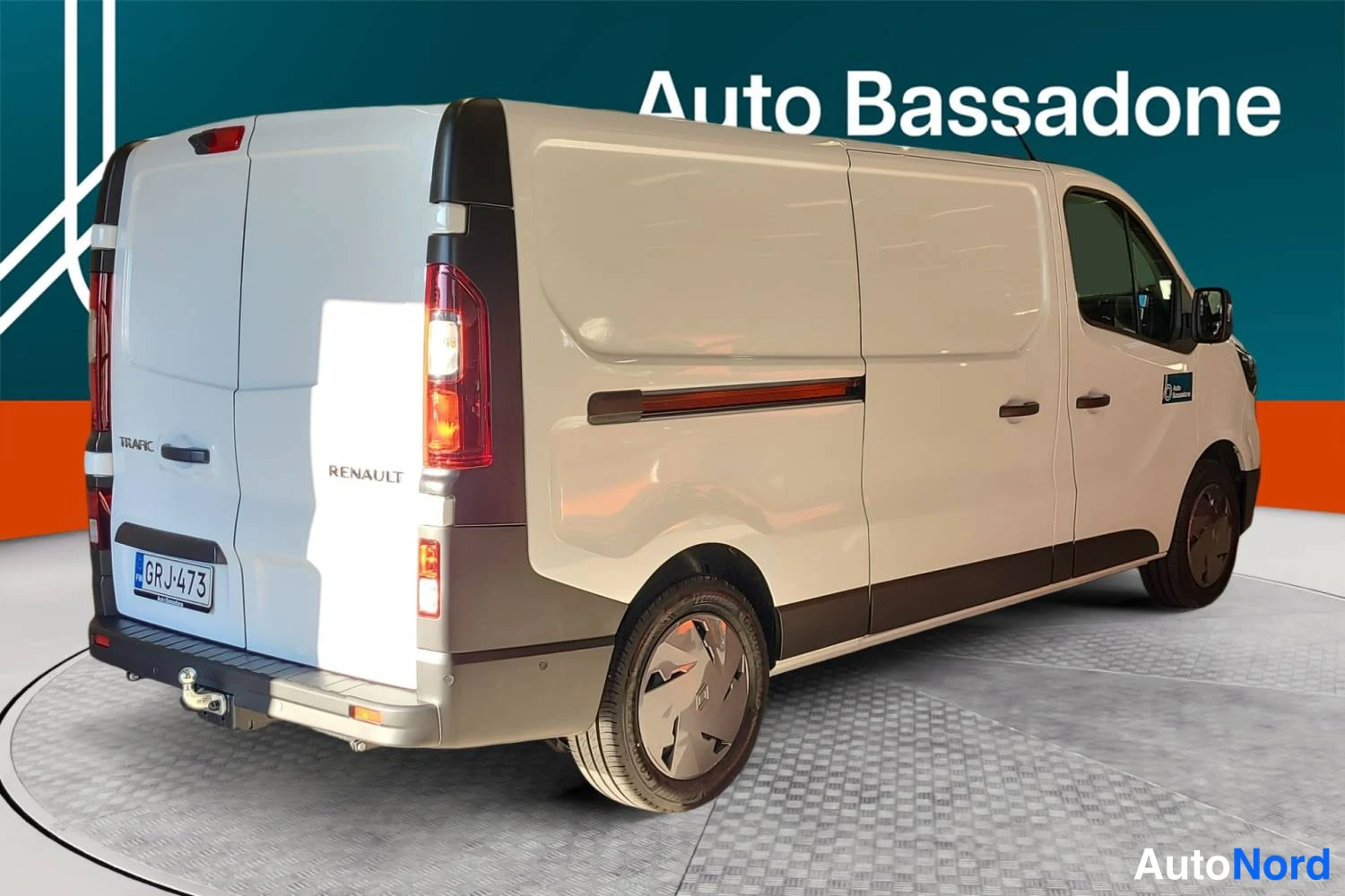 Valkoinen Renault Trafic 2026, takaviisto, kuva 6