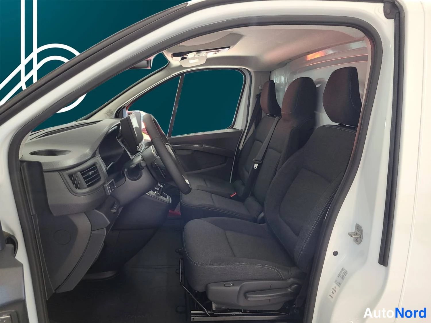 Valkoinen Renault Trafic 2026, kuva 8