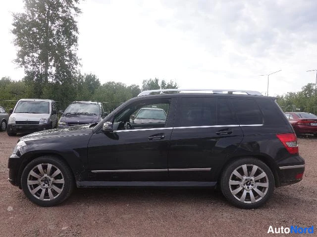 Musta Mercedes-Benz GLK 2010, etuviisto, keula vasemmalle, kuva 2