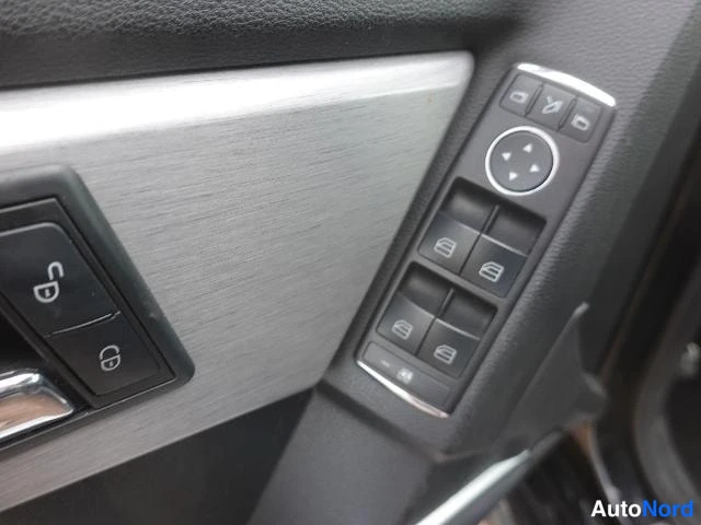 Musta Mercedes-Benz GLK 2010, yksityiskohta, kuva 28