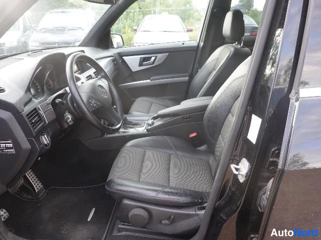 Musta Mercedes-Benz GLK 2010, ohjaamo, kuva 20