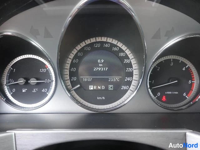 Musta Mercedes-Benz GLK 2010, yksityiskohta, kuva 29