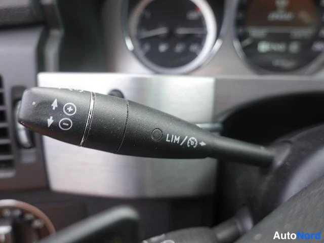 Musta Mercedes-Benz GLK 2010, yksityiskohta, kuva 31
