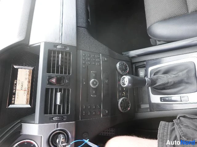Musta Mercedes-Benz GLK 2010, ohjaamo, kuva 23
