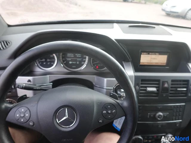 Musta Mercedes-Benz GLK 2010, ohjaamo, kuva 22