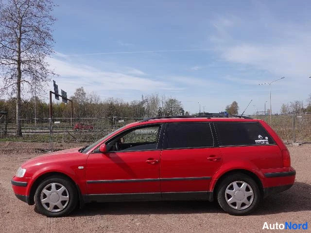Punainen Volkswagen Passat 2000, etuviisto, keula vasemmalle, kuva 3