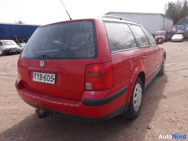 Punainen Volkswagen Passat 2000, takaviisto, kuva 11