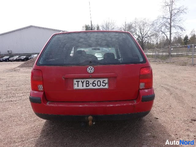 Punainen Volkswagen Passat 2000, takaa, kuva 14
