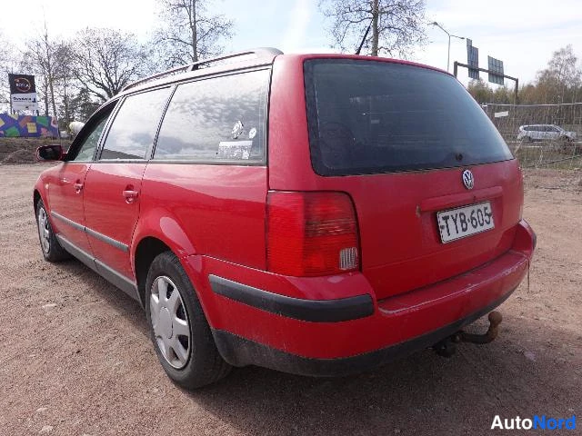 Punainen Volkswagen Passat 2000, takaviisto, kuva 12
