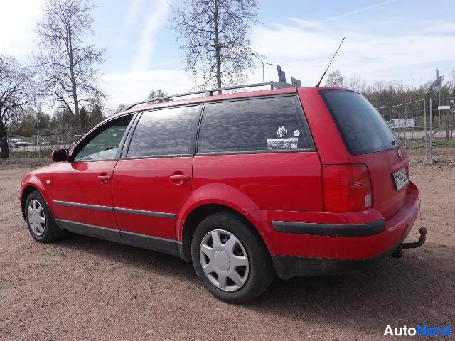 Punainen Volkswagen Passat 2000, takaviisto, kuva 13