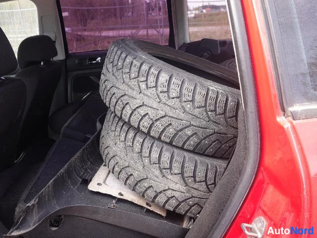 Punainen Volkswagen Passat 2000, kuva 16
