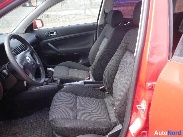 Punainen Volkswagen Passat 2000, kuva 19