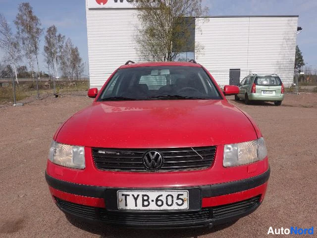 Punainen Volkswagen Passat 2000, edestä, kuva 7