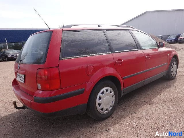 Punainen Volkswagen Passat 2000, takaviisto, kuva 10