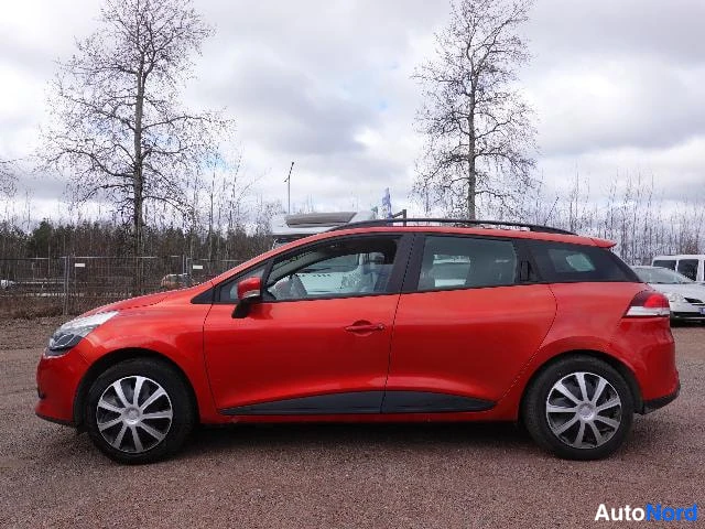 Punainen Renault Clio Farmari 2015, sivulta, kuva 6