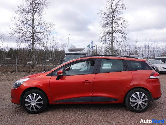 Punainen Renault Clio Farmari 2015, sivulta, kuva 7