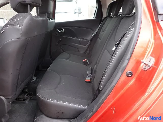 Punainen Renault Clio Farmari 2015, kuva 18