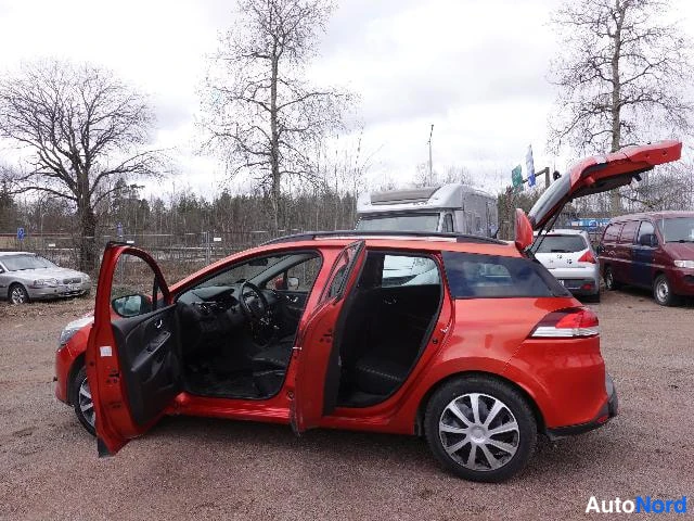 Punainen Renault Clio Farmari 2015, sivulta, kuva 9