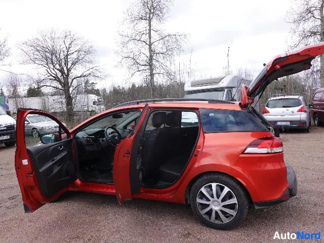 Punainen Renault Clio Farmari 2015, takaviisto, kuva 12