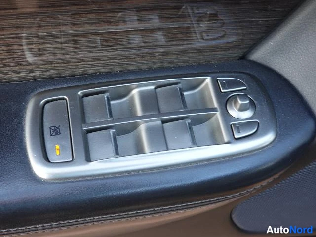 Musta Jaguar XF 2008, kuva 15