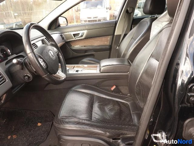 Musta Jaguar XF 2008, kuva 17