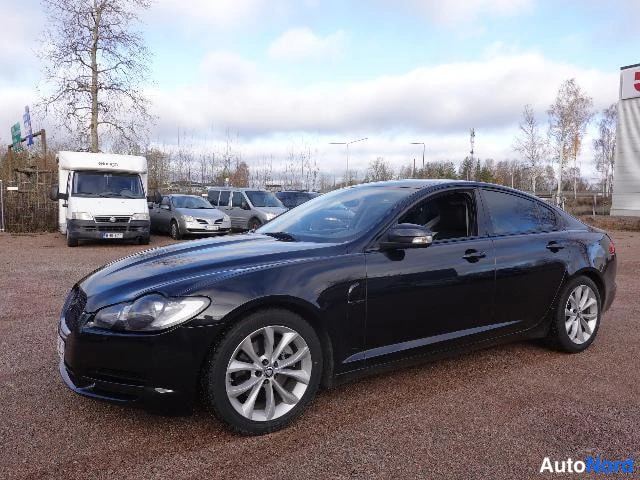 Musta Jaguar XF 2008, etuviisto, keula vasemmalle, kuva 2