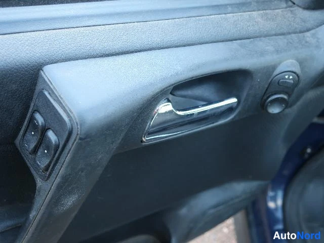 Sininen Opel Astra 2000, yksityiskohta, kuva 21