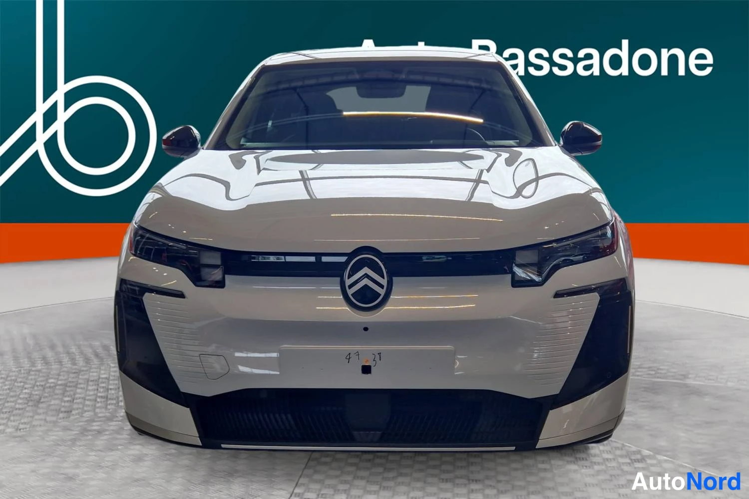 Valkoinen Citroen c5 aircross 2026, edestä, kuva 2