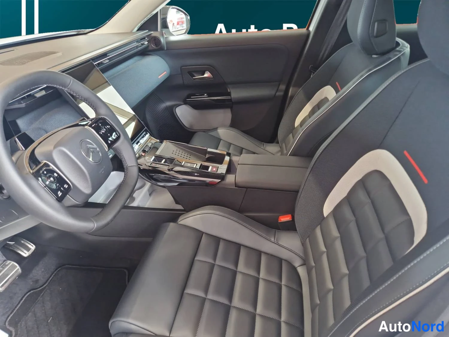 Valkoinen Citroen c5 aircross 2026, kuva 3