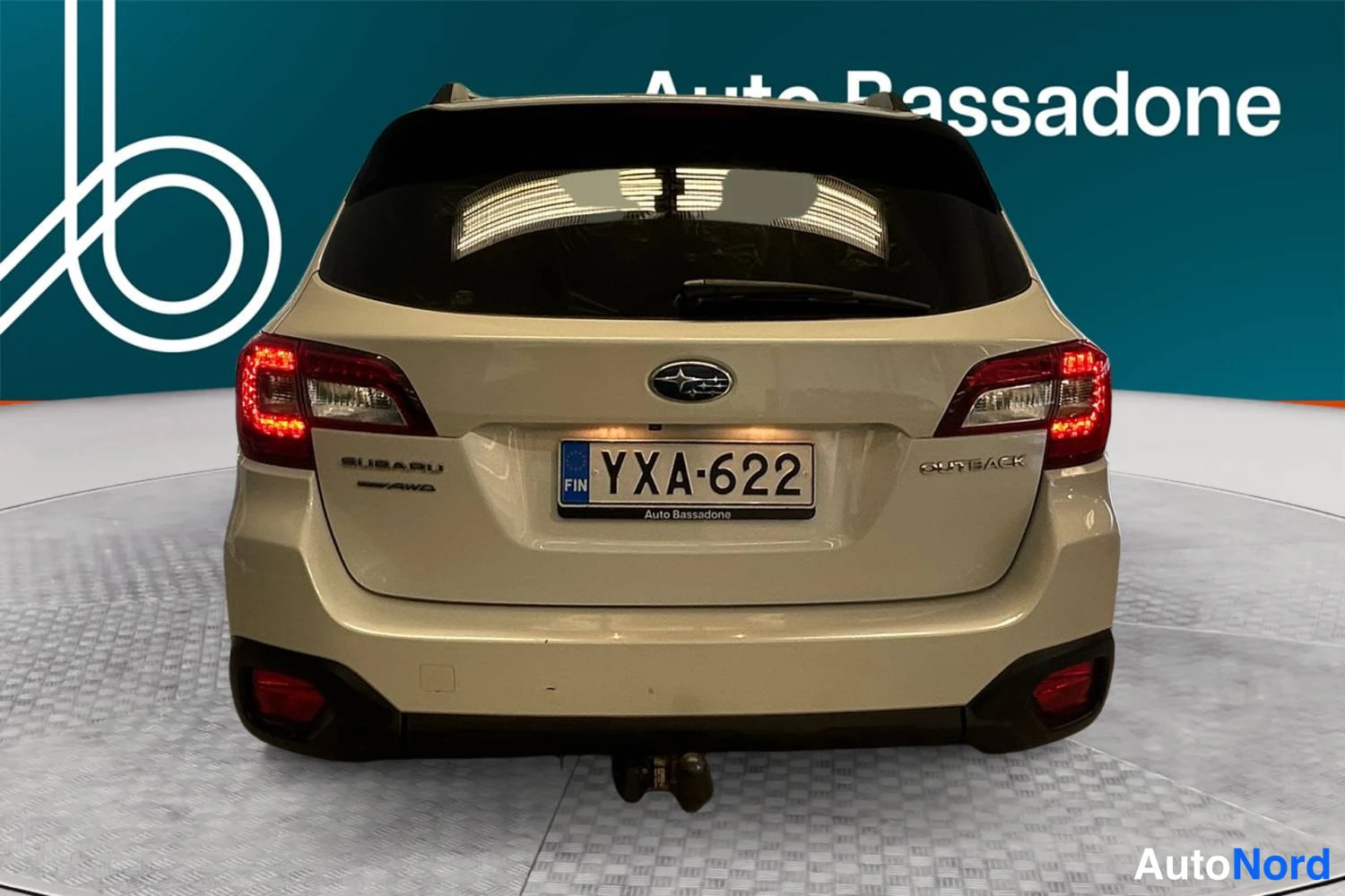 Valkoinen Subaru Outback 2020, takaa, kuva 5