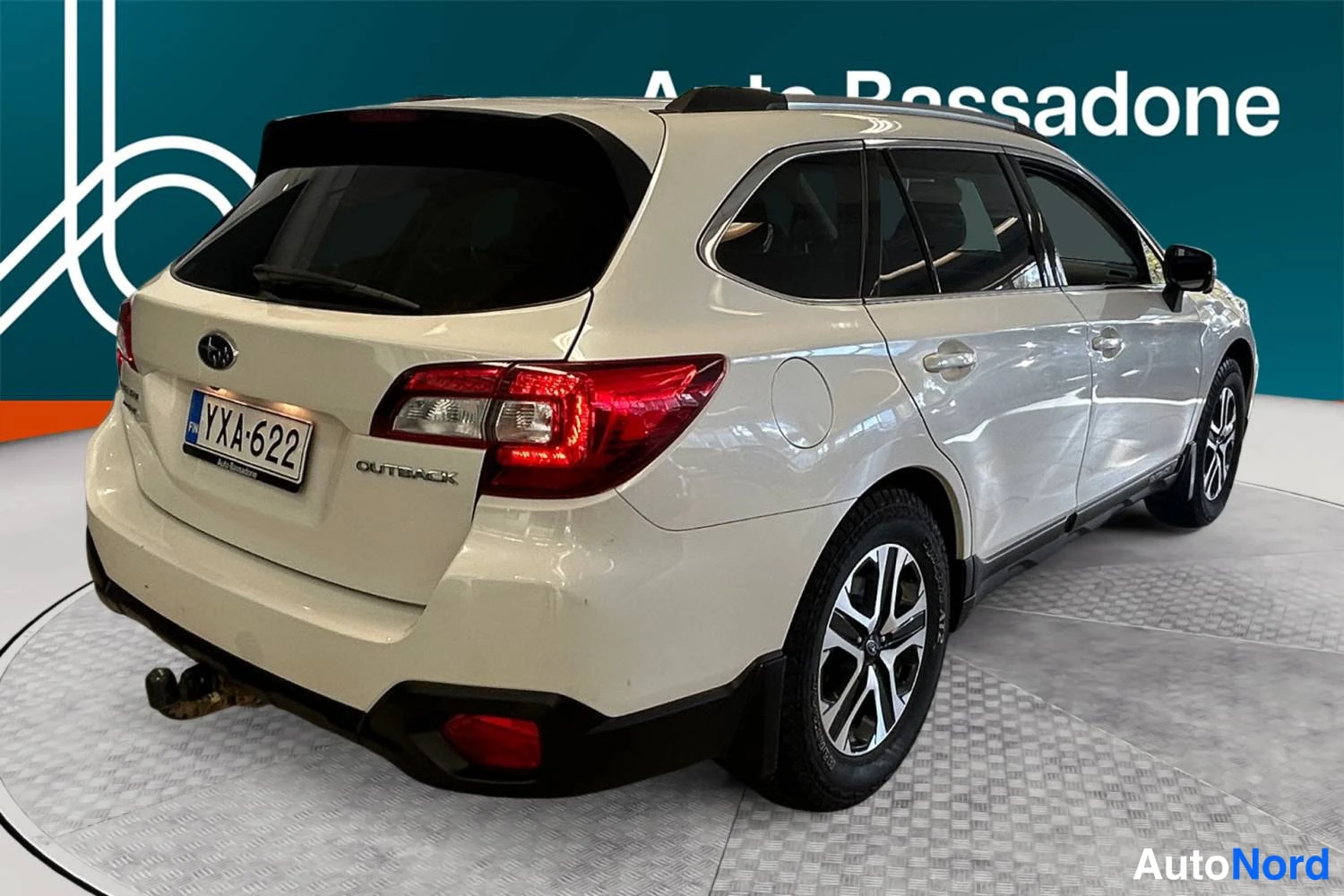 Valkoinen Subaru Outback 2020, takaviisto, kuva 3