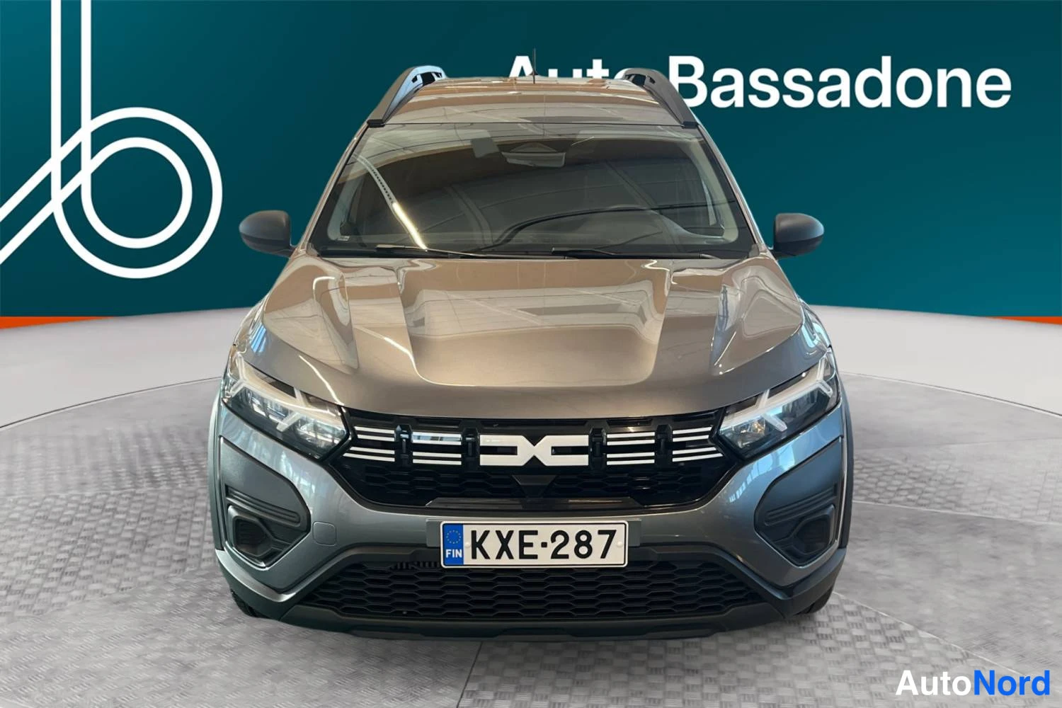Harmaa Dacia Jogger 2025, edestä, kuva 3