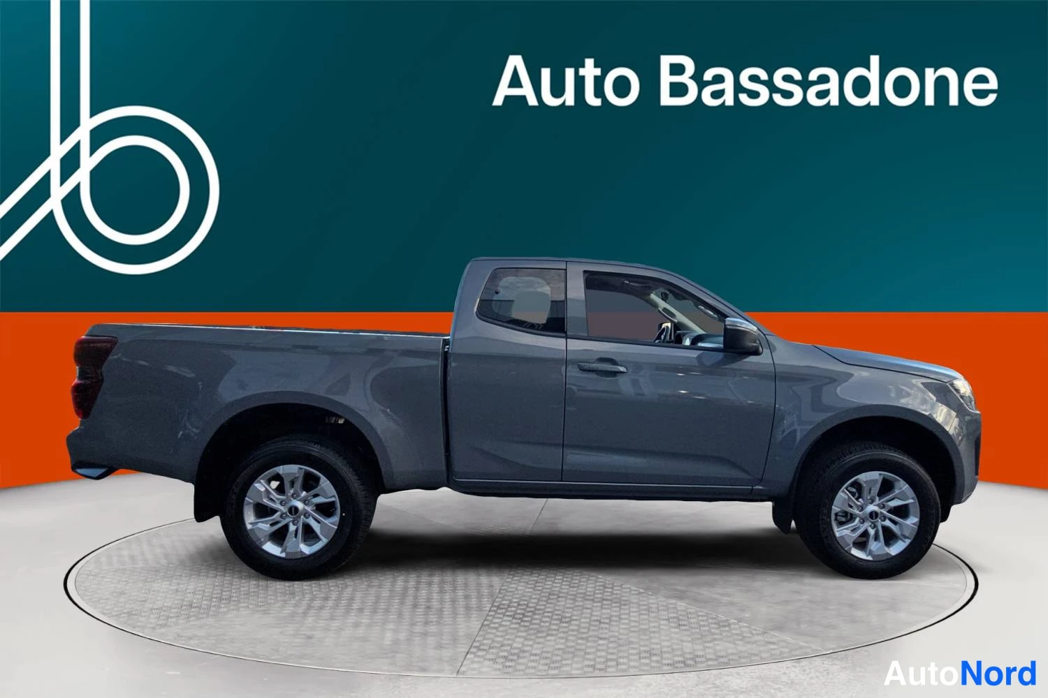 Harmaa Isuzu D-max 2026, sivulta, kuva 4