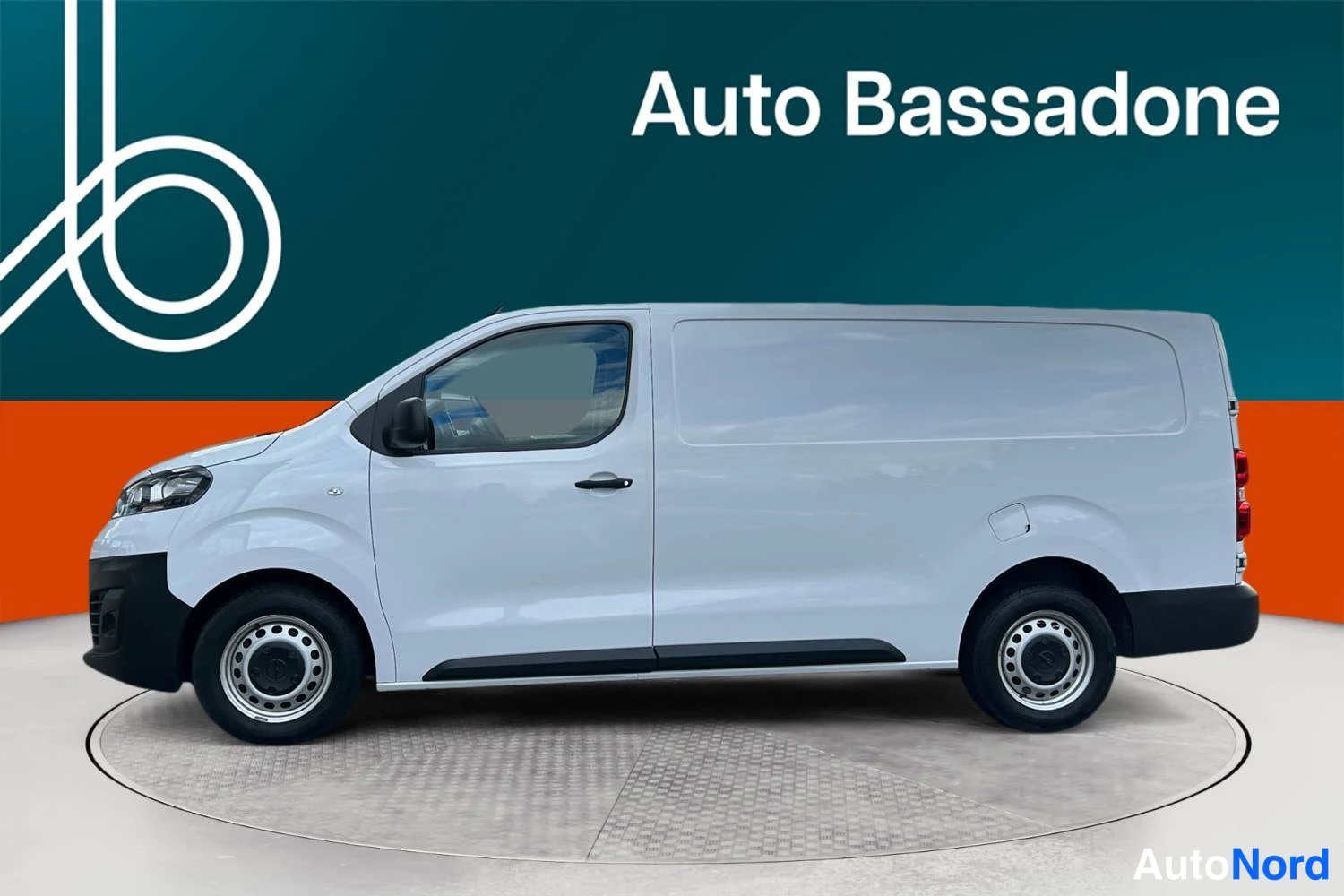 Valkoinen Opel Vivaro 2023, sivulta, kuva 10