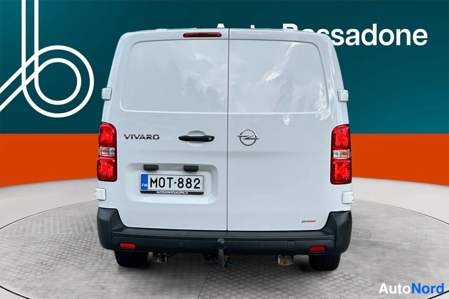 Valkoinen Opel Vivaro 2023, takaa, kuva 13