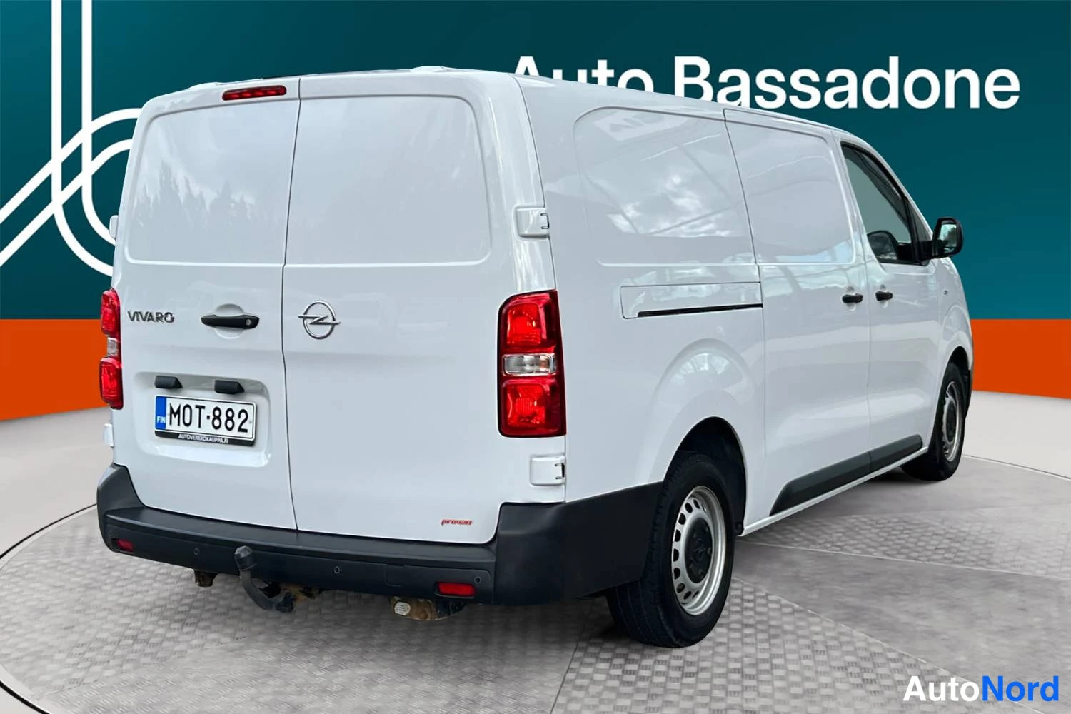 Valkoinen Opel Vivaro 2023, takaviisto, kuva 12
