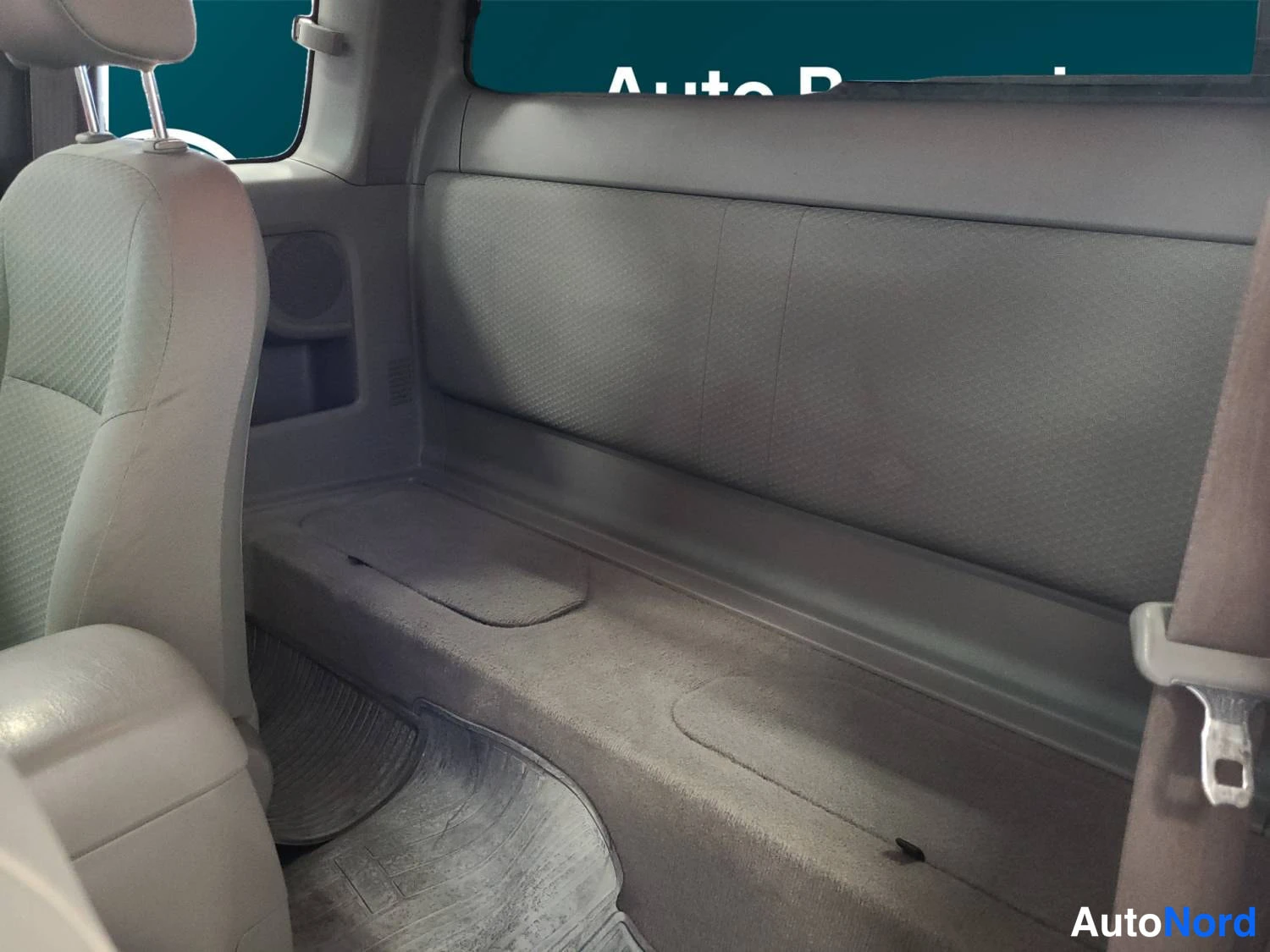 Beige Toyota Hilux 2010, kuva 11