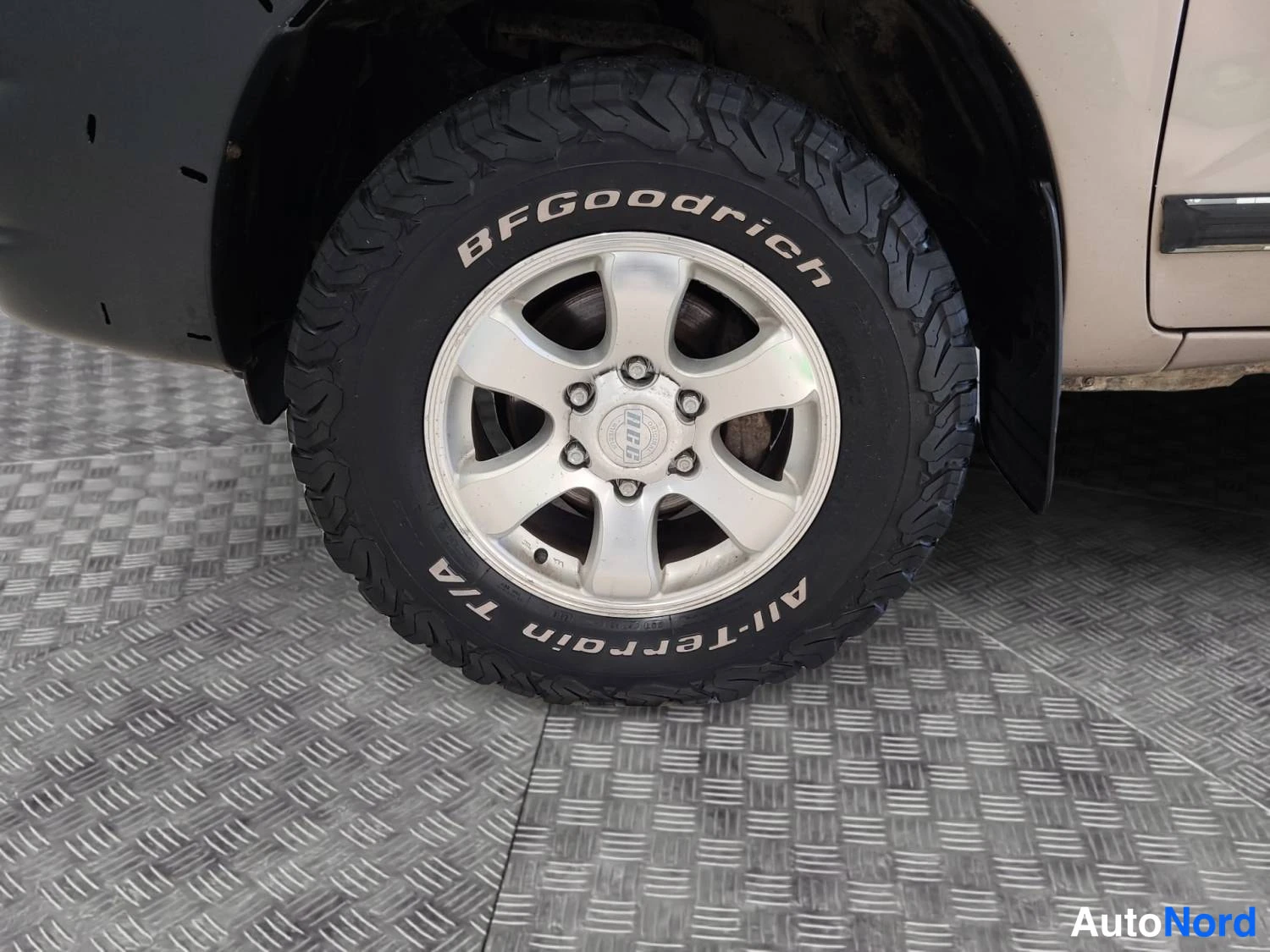 Beige Toyota Hilux 2010, kuva 12