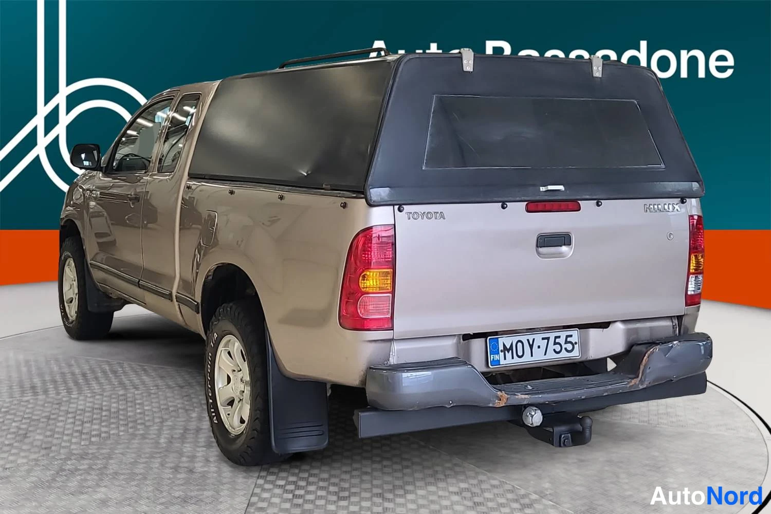 Beige Toyota Hilux 2010, takaviisto, kuva 6