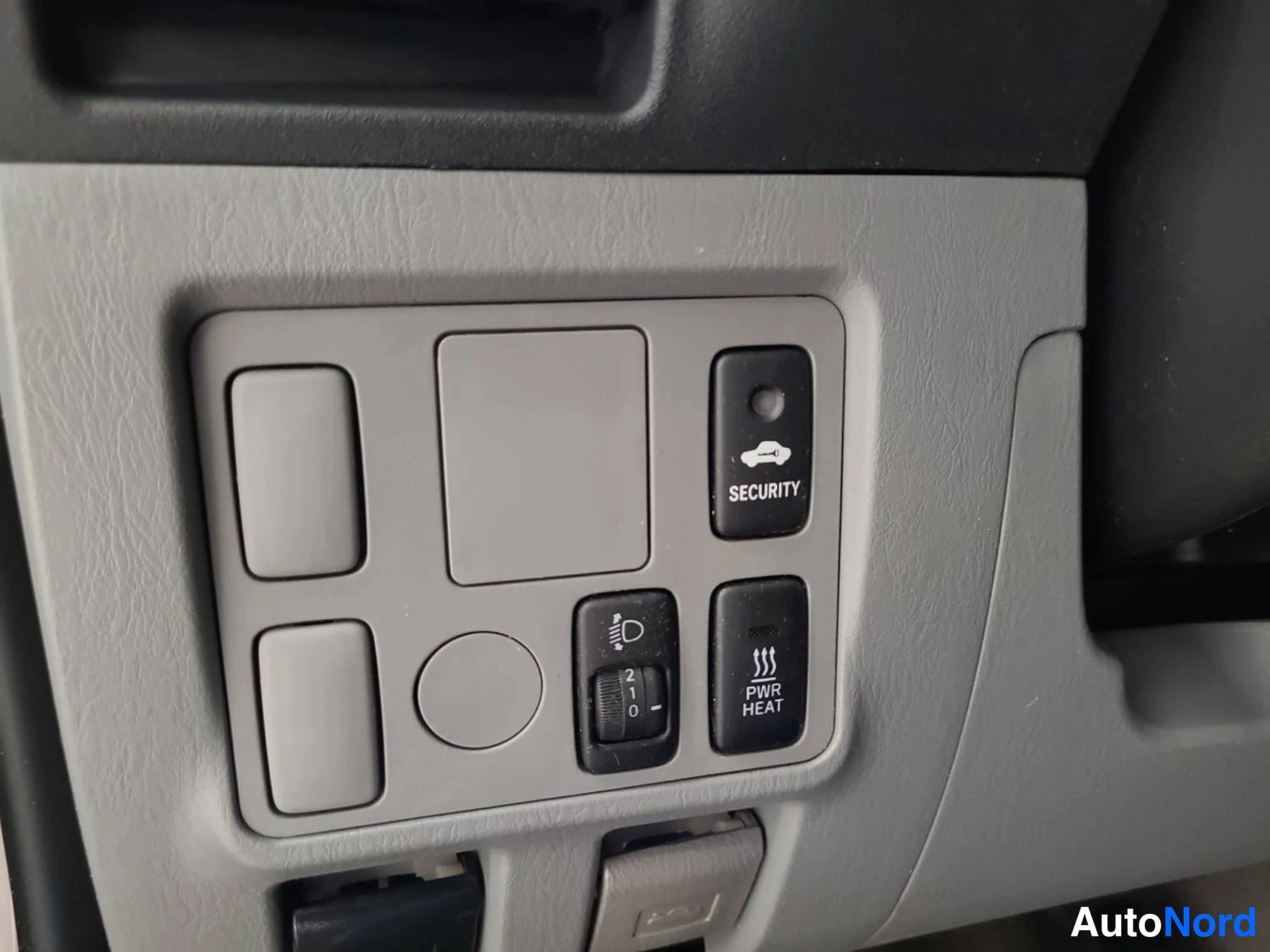 Beige Toyota Hilux 2010, kuva 17